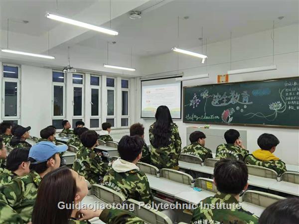 电气：安全教育班会.jpg