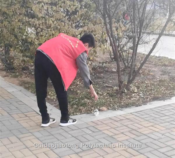 机电系校内清洁.jpg 机电系校内清洁.jpg